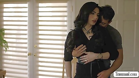 Brunette and a dude is fucking her bare back in a deepthroat