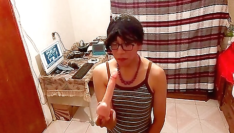 Latina amateur has her pussy fucked in front of a mirror