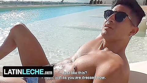 Amateur photographer sees a beautiful latina in bareback