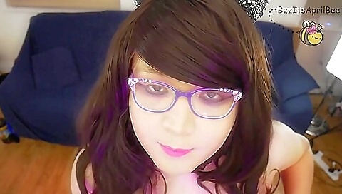 Sexy brunette masturbating in the bedroom in amateur porn